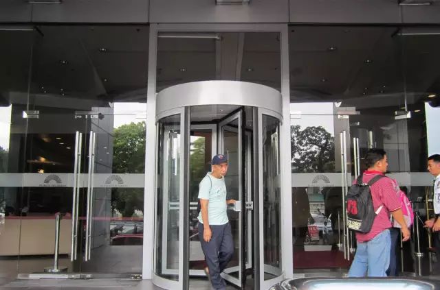 revolving door