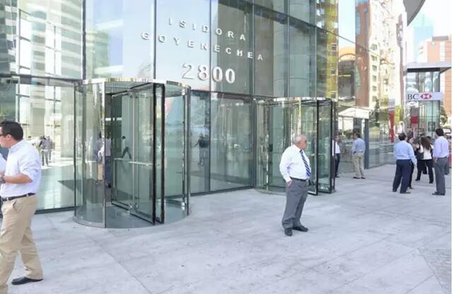 four-winged crystal manual revolving door