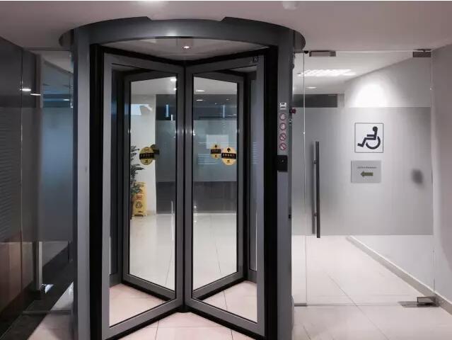 four-winged automatic revolving door